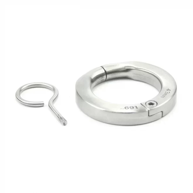 Bon4 lockable cock ring 43 mm.