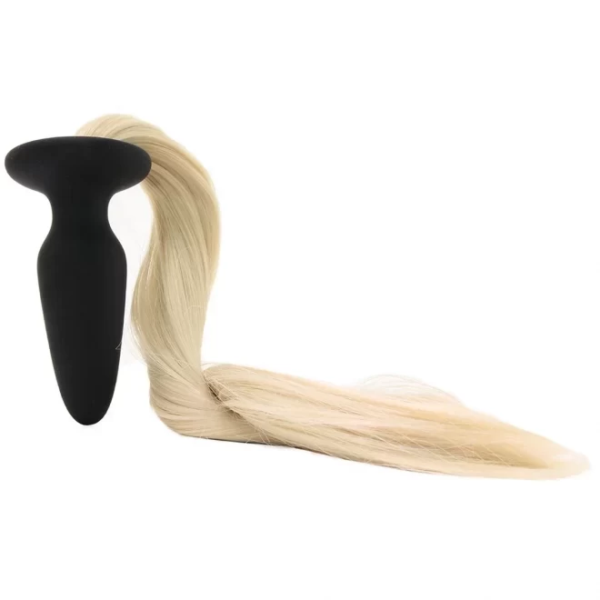 Filly tails palomino