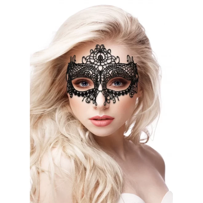 Queen black lace mask